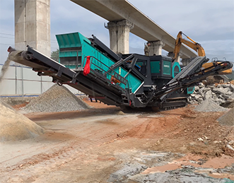 碎石機(jī)一開(kāi)機(jī)，這幫打工人就要“搞破壞”了